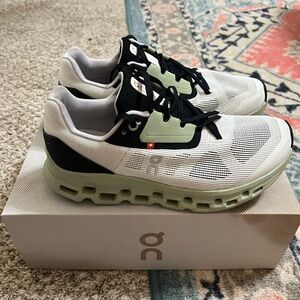 On Cloudstratus Running Shoes